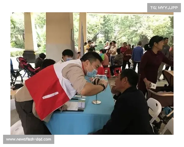 英超俱乐部社区活动圣诞送暖，球员参与公益活动